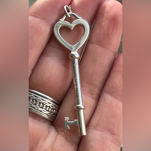 LARGE TIFFANY &CO HEART KEY NECKLACE - Picture 1 of 5